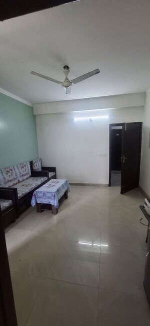 2 BHK Apartment For Rent in Vip Road