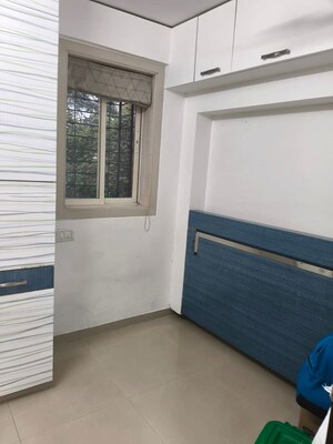 Room in 1 BHK Apartment at Peddar Road – for Rent