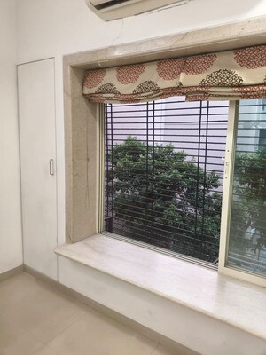 Room in 1 BHK Apartment at Peddar Road – for Rent