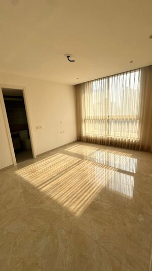 Room in 1 BHK Apartment at Hiranandani Estate – for Rent