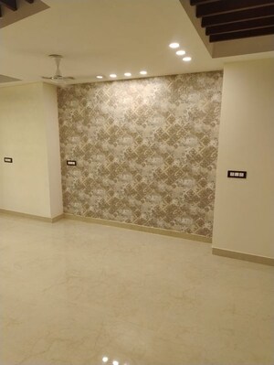 Room in 4 BHK Apartment at Aradhya Homes, Sector 67a – for Rent