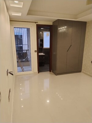 Room in 4 BHK Apartment at Aradhya Homes, Sector 67a – for Rent