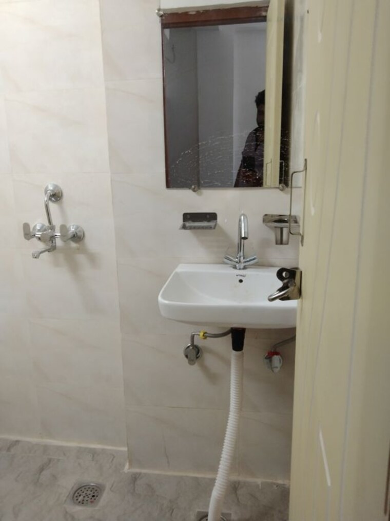 Bathroom, sector 22 1 RK 200 Sq.Ft. Villa In Sector 22 Gurgaon 10653635