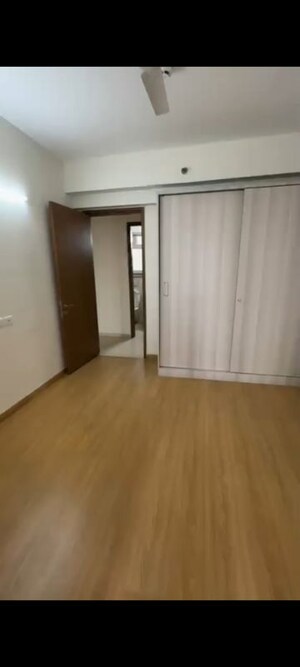 Room in 4 BHK Apartment at Godrej Woods, Sector 43 – for Rent