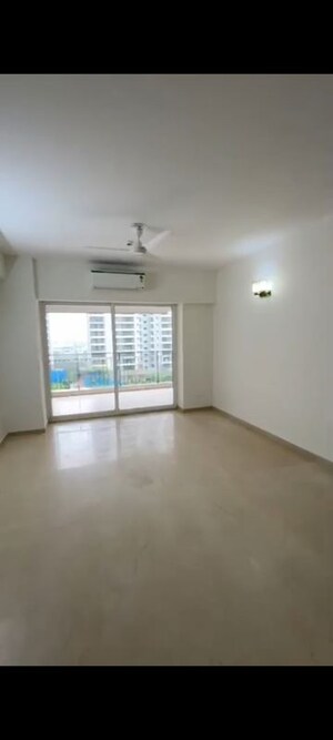 Room in 4 BHK Apartment at Godrej Woods, Sector 43 – for Rent