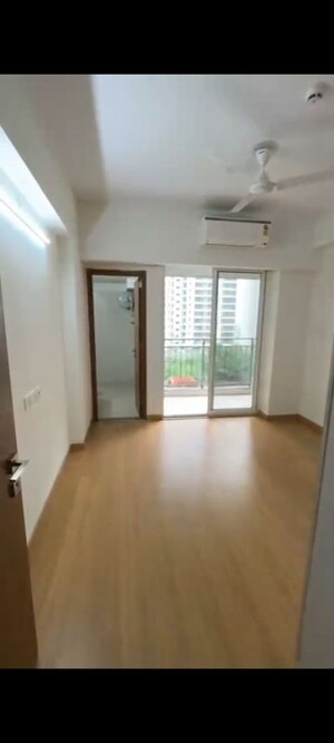 Room in 4 BHK Apartment at Godrej Woods, Sector 43 – for Rent
