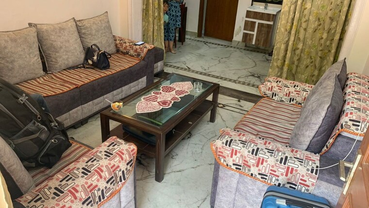 Living Room, sector 23a 2.5 Bedroom 1330 Sq.Ft. Villa In Sector 23a Gurgaon 10653654