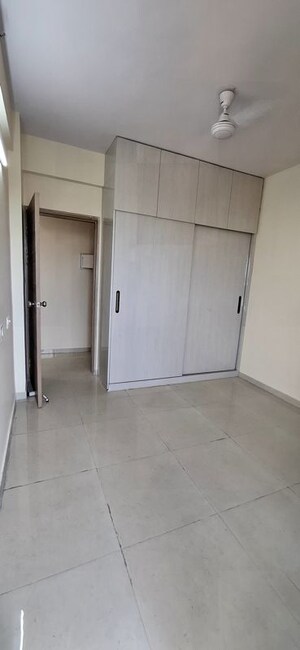 Room in 2.5 BHK Apartment at Signature Global The Millennia, Sector 37d – for Rent