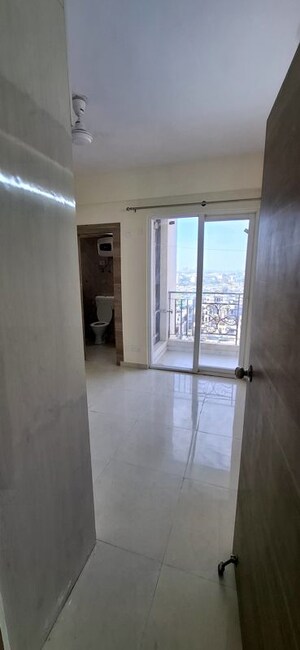 Room in 2.5 BHK Apartment at Signature Global The Millennia, Sector 37d – for Rent