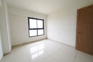 Room in 4 BHK Apartment at Shela – for Sale