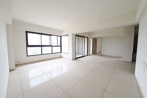 Room in 4 BHK Apartment at Shela – for Sale