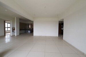 Room in 4 BHK Apartment at Shela – for Sale