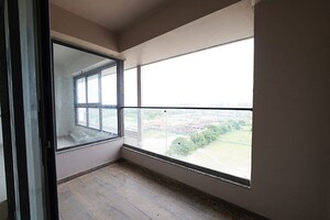 Room in 4 BHK Apartment at Shela – for Sale