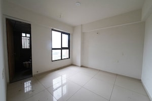 Room in 4 BHK Apartment at Shela – for Sale