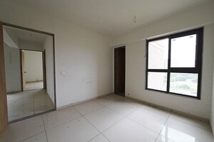 Room in 4 BHK Apartment at Shela – for Sale