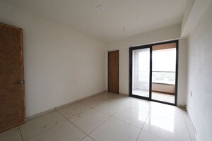 Room in 4 BHK Apartment at Shela – for Sale