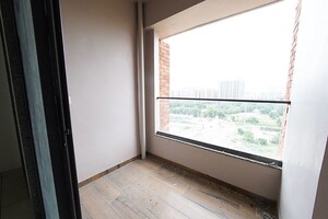 Room in 4 BHK Apartment at Shela – for Sale