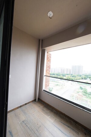 Room in 4 BHK Apartment at Shela – for Sale