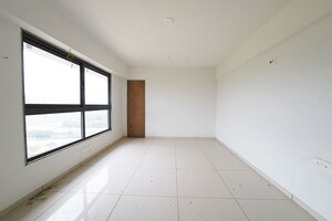 Room in 4 BHK Apartment at Shela – for Sale