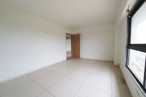 Room in 4 BHK Apartment at Shela – for Sale