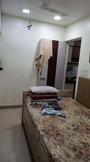 Bedroom in 1 BHK Apartment at Makhdoomi Apartments, Vakola – for Rent