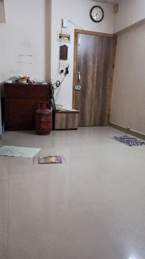 Room in 1 BHK Apartment at Makhdoomi Apartments, Vakola – for Rent