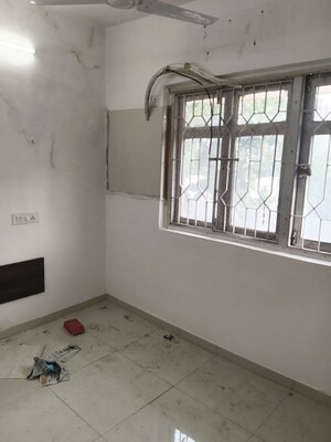 Room in 1 BHK Apartment at Uma Irla Apartment, Vile Parle West – for Rent