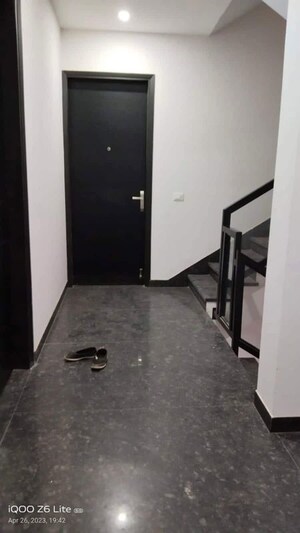 Room in 4 BHK Builder Floor at BPTP Amstoria, Sector 102 – for Rent