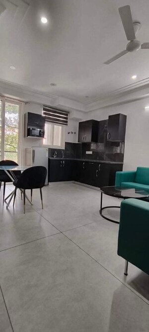Team Area in 4 BHK Builder Floor at BPTP Amstoria, Sector 102 – for Rent