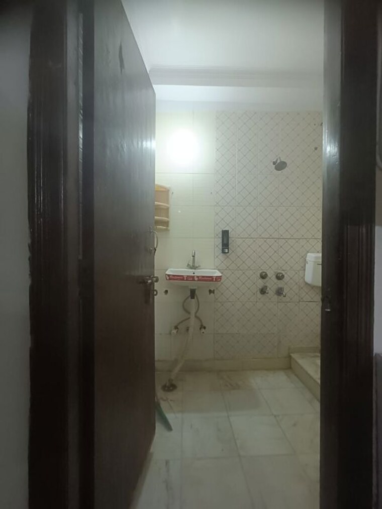 Bathroom, malviya nagar 2 Bedroom 1200 Sq.Ft. Builder Floor In Malviya Nagar Delhi 10653749