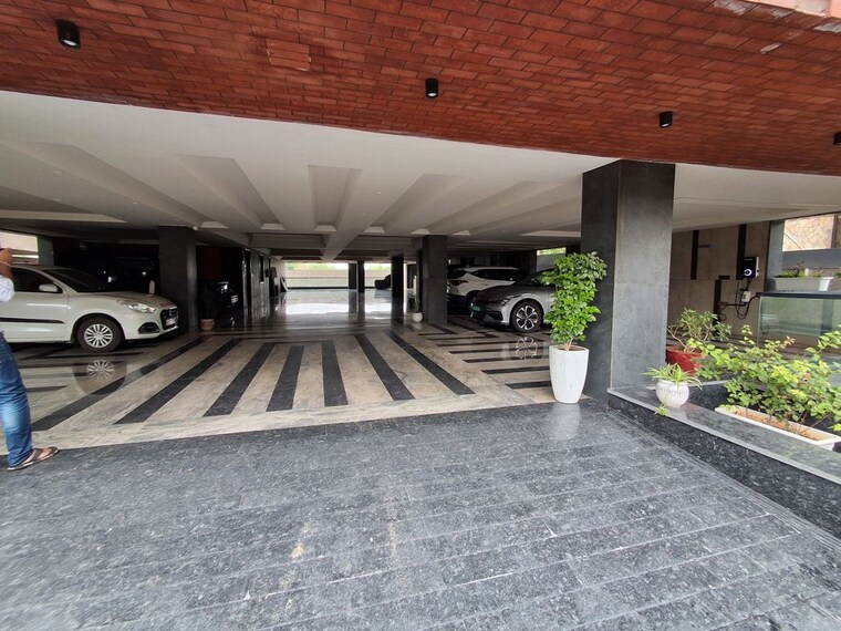 Gym, unitech-the-villas 3 Bedroom 4500 Sq.Ft. Builder Floor In Sector 33 Gurgaon 10653734