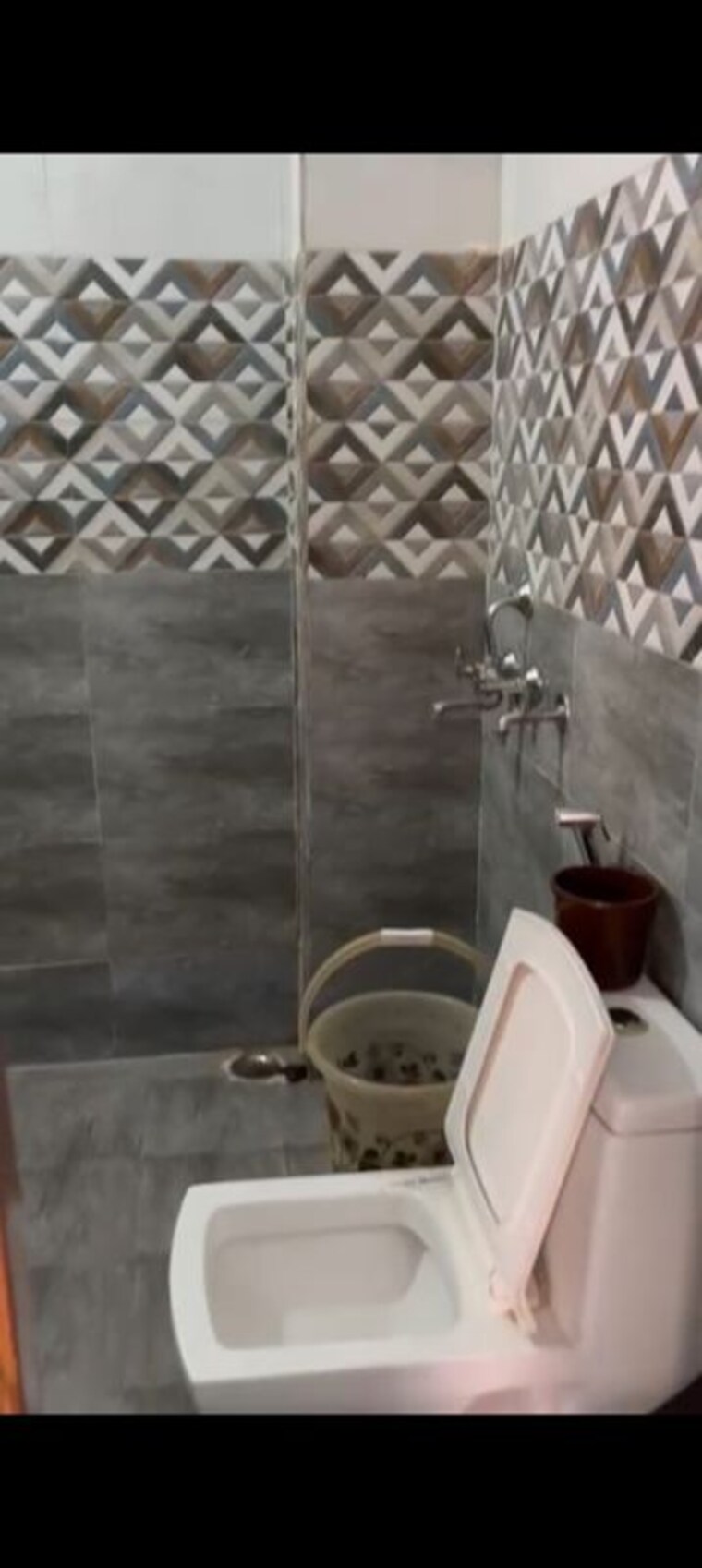 Bathroom, sai-kunj-new-palam-vihar 2 Bedroom 1100 Sq.Ft. Builder Floor In New Palam Vihar Phase 3 Gurgaon 10653767