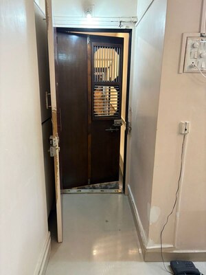 Furnished Amenities in 2 BHK Apartment at Dheeraj Apartments, Peddar Road – for Rent