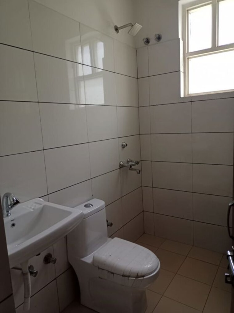 Bathroom, amolik-sankalp 3 Bedroom 1000 Sq.Ft. Apartment In Sector 85 Faridabad 10653776