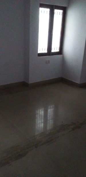 Room in 3 BHK Builder Floor at Sector E – for Rent