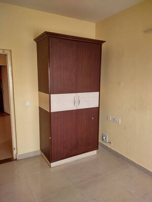 Room in 3 BHK Apartment at UPAVP Bhagirathi Enclave, Raebareli Road – for Rent
