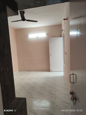 Room in 2 BHK Apartment at Gomti Enclave Devamau, Devamau – for Rent
