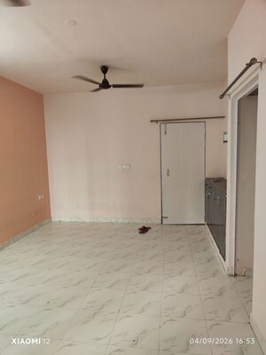 Room in 2 BHK Apartment at Gomti Enclave Devamau, Devamau – for Rent