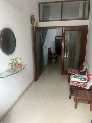 Parking in 3 BHK Independent House at Sector 32 – for Rent