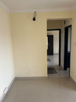 Room in 1 BHK Apartment at Dheeraj Solitaire, Malad West – for Rent
