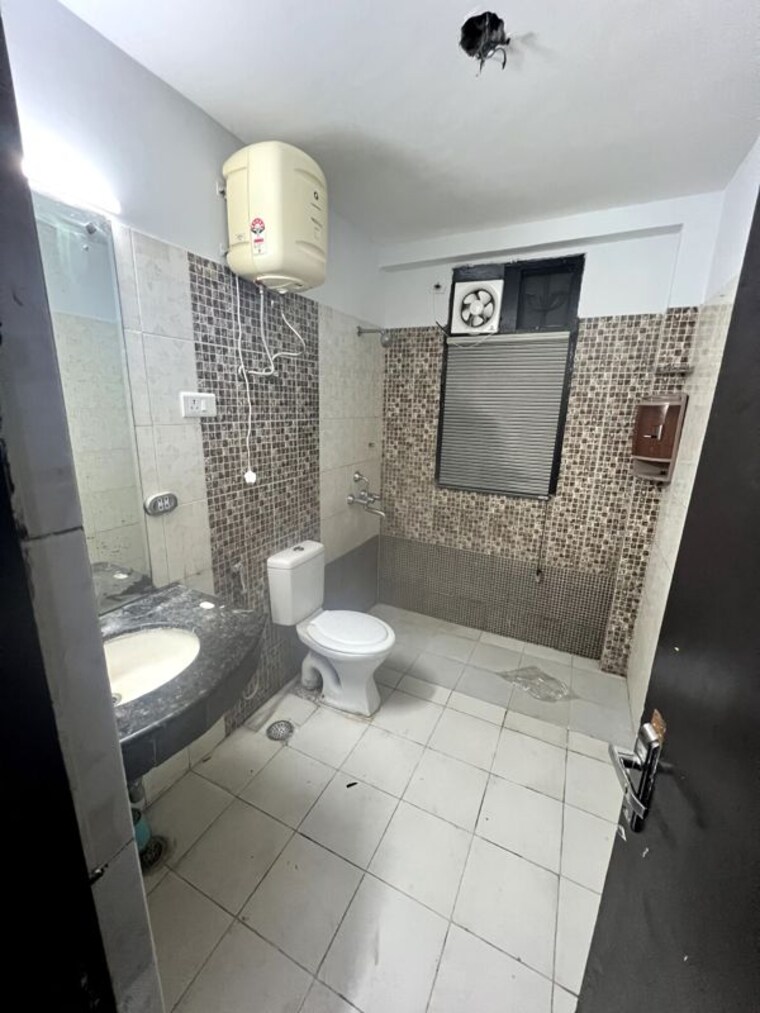 Bathroom, m2k-aura 3 Bedroom 1650 Sq.Ft. Builder Floor In Sector 47 Gurgaon 10653900