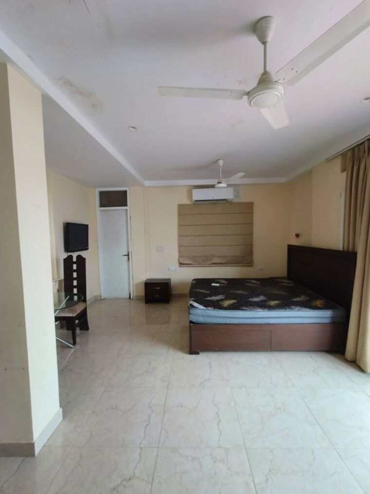 Bedroom, east of kailash 1 RK 600 Sq.Ft. Builder Floor In East Of Kailash Delhi 10653911