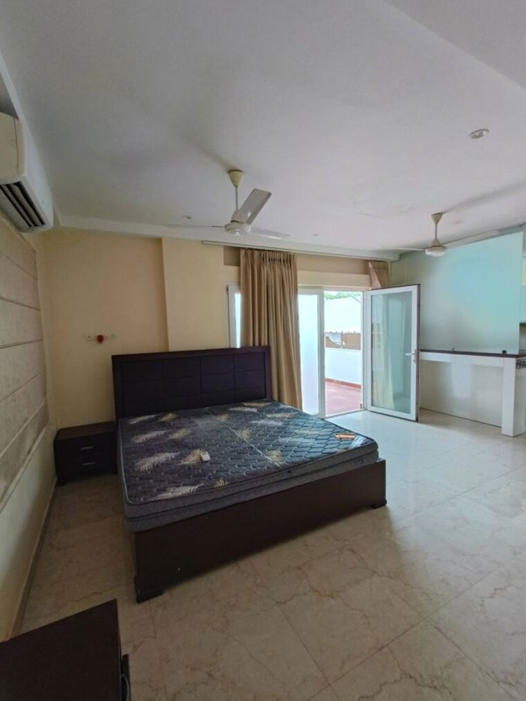 Bedroom, east of kailash 1 RK 600 Sq.Ft. Builder Floor In East Of Kailash Delhi 10653911