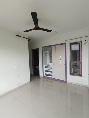 Master Bedroom in 2 BHK Apartment at Kalpataru Paramount, Kapur Bawdi – for Rent