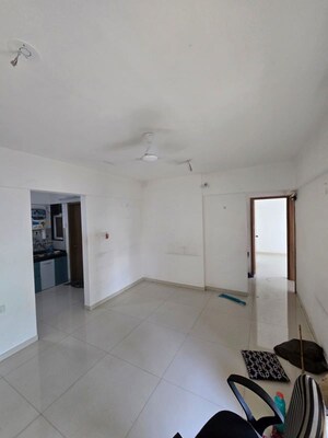 Room in 2 BHK Apartment at Kohinoor Zen Estate, Kharadi – for Rent