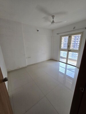 Room in 2 BHK Apartment at Kohinoor Zen Estate, Kharadi – for Rent