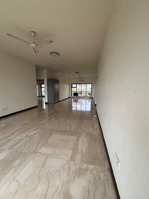 Room in 3 BHK Apartment at Sterling Seaface, Worli – for Rent