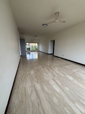 Room in 3 BHK Apartment at Sterling Seaface, Worli – for Rent
