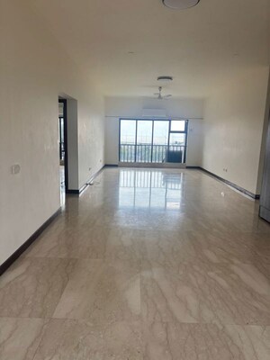 Room in 3 BHK Apartment at Sterling Seaface, Worli – for Rent