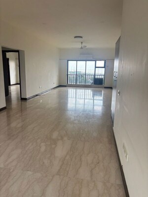 Room in 3 BHK Apartment at Sterling Seaface, Worli – for Rent